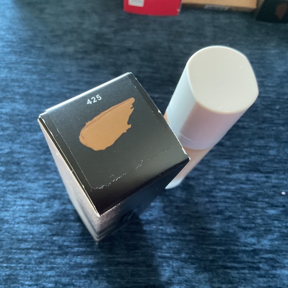 FENTY Beauty Pro Filt’R Soft Matte Longwear Foundation 425 - Picture 2 of 2